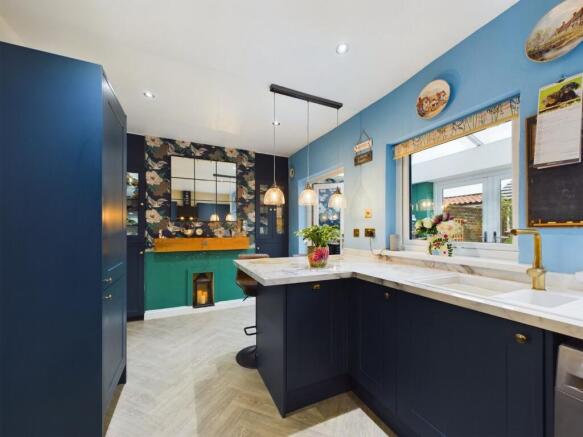 Kitchen/Breakfast Area