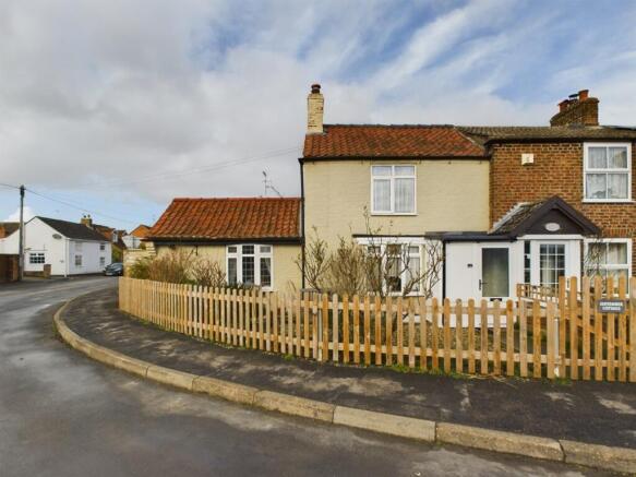 2 Bedroom End Terrace Cottage - For Sale