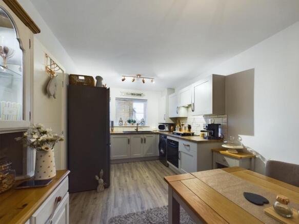 Kitchen/Dining Area