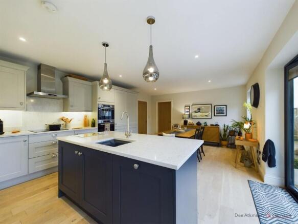 Kitchen/Dining Area