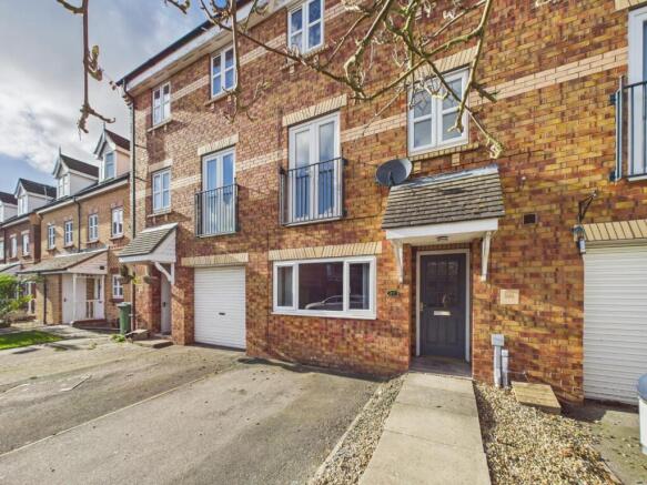 3 Bedroom Town House - For Sale