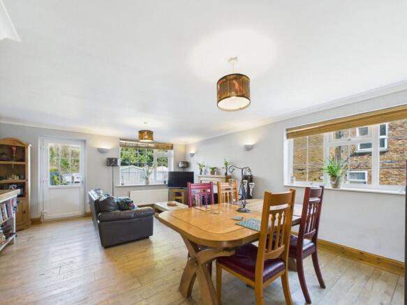 Lounge/Dining Room
