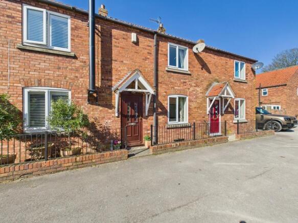 3 Bedroom Mid Terrace House - For Sale