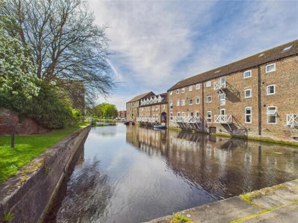 1 Bedroom Ground Floor Flat - For Sale