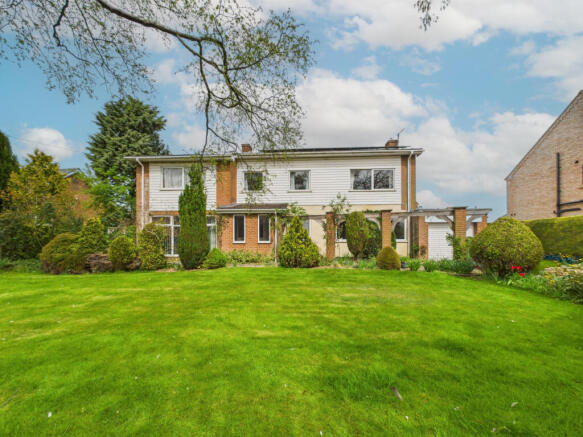 4 Bedroom House with outbuildings for Sale