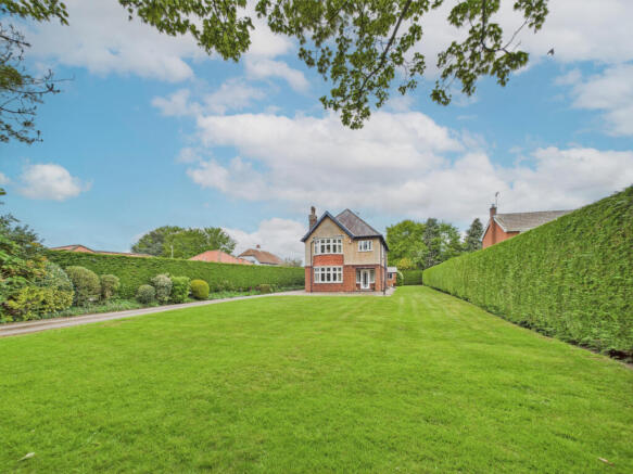 4 Bedroom Detached House - For Sale