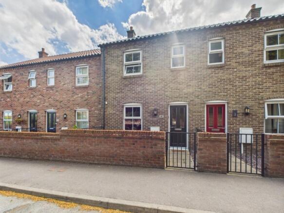 3 Bedroom Mid Terrace House - For Sale