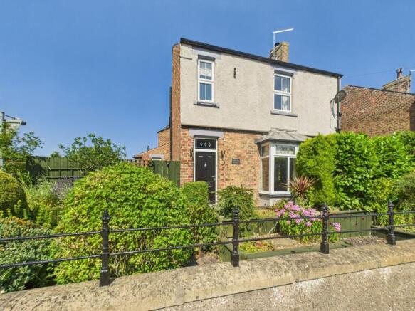 5 Bedroom Detached House - For Sale