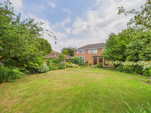 5 Bedroom Detached House - For Sale