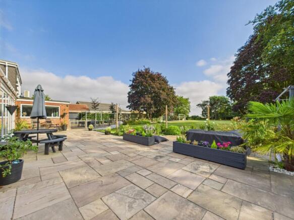 4 Bedroom Link-Detached Dorma Bungalow & 2 Bedroo