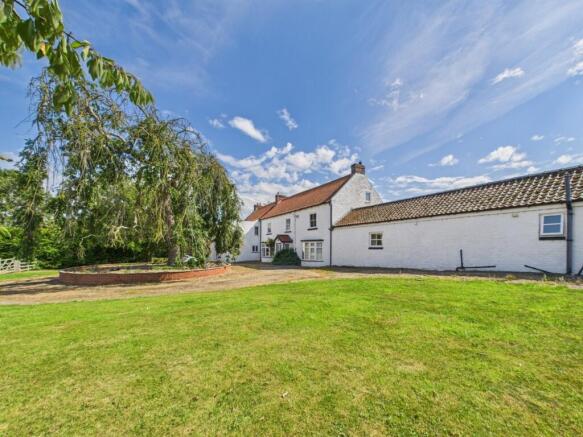 6 Bedroom Detached Farmhouse With 1 Bedroom Annex