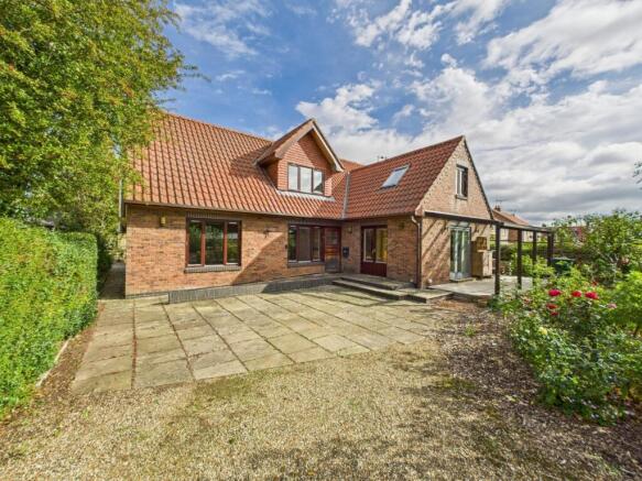 3 Bedroom Detached Chalet - For Sale