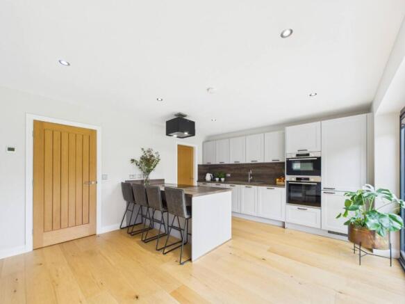Kitchen/Breakfast Area