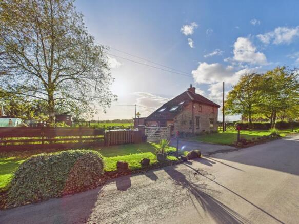 2 Bedroom Detached House - For Sale