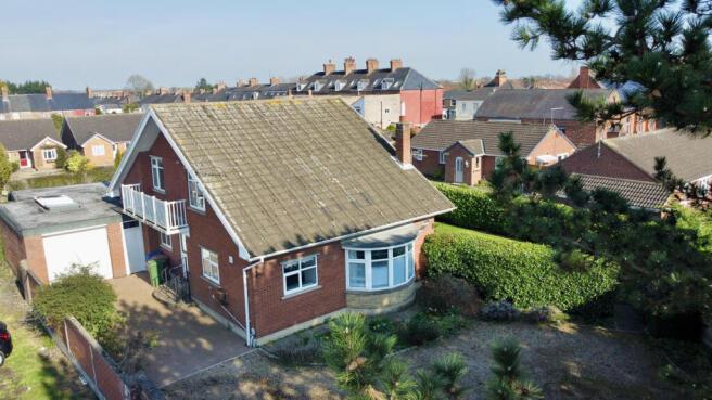 Detached House-Central Beverley Location