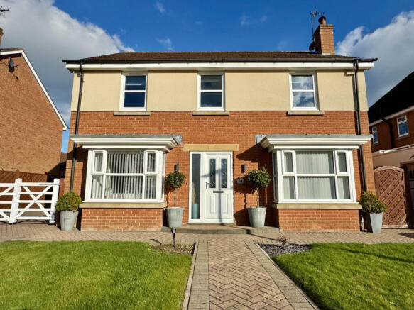 4 Bedroom House - detached for Sale