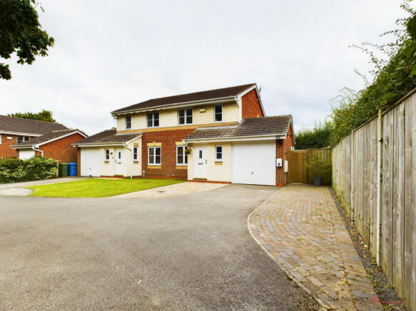 3 Bedroom House - semi-detached for Sale