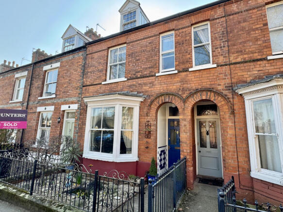 3 Bedroom House - mid terrace for Sale