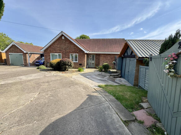 3 Bedroom House - detached for Sale