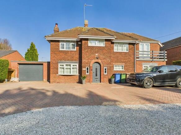4 Bedroom House - detached for Sale