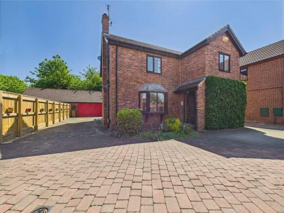 4 Bedroom House - detached for Sale
