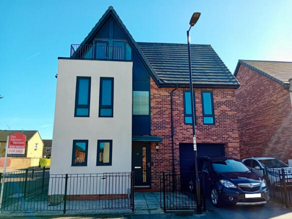 5 Bedroom House - detached for Sale