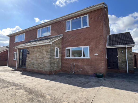 4 Bedroom Detached House - For Sale