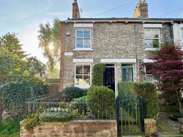 2 Bedroom House - end terrace for Sale