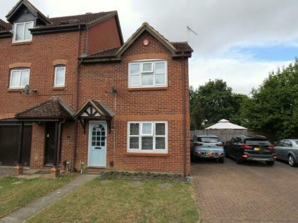 Gloucester - 3 bedroom end of terrace house