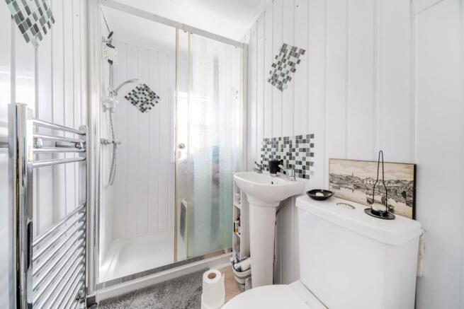 SHOWER ROOM.jpg