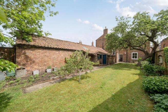 REAR OF THE PROPERTY.jpg