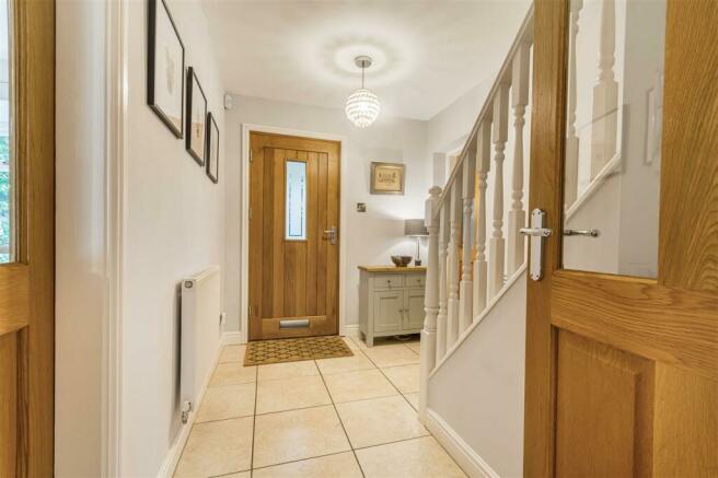 Entrance Porch/Hall