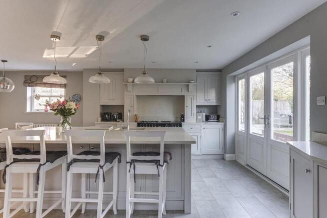 Kitchen b.jpg