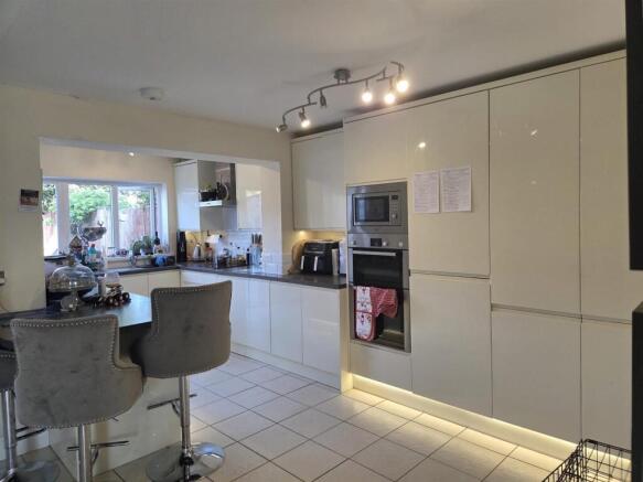 kitchen 2.jpg