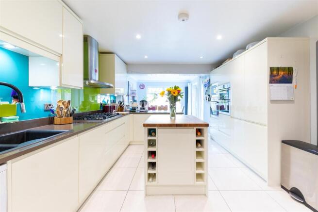 Kitchen b.jpg