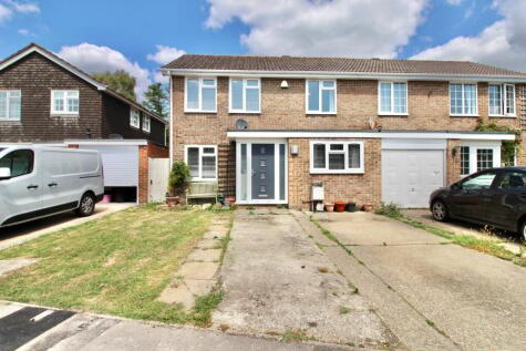 Pamplyn Close, Lymington, SO41