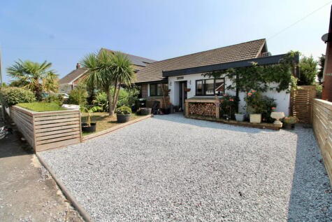 Clausen Way, Pennington, Lymington, SO41