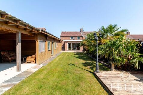 Glenives Close, St. Ives, BH24