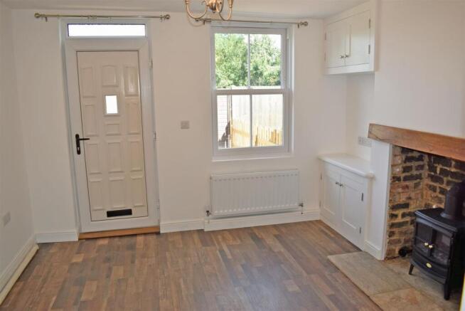 25 Long Living room.jpg