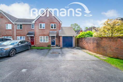 Gadd Close - 3 bedroom end of terrace house