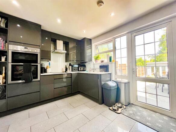 KITCHEN 1.jpeg