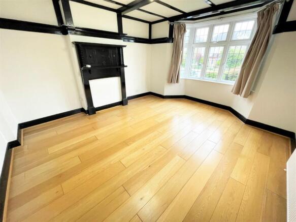 RECEPTION ROOM 1.jpg