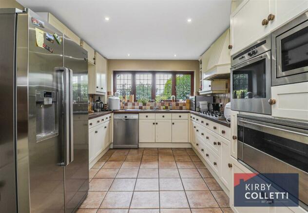 KITCHEN/BREAKFAST ROOM