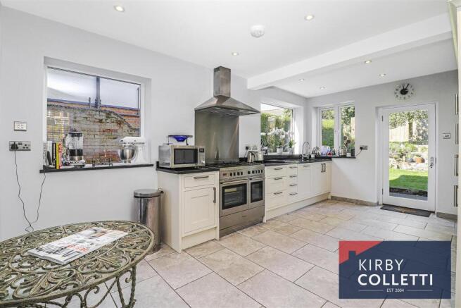 KITCHEN/BREAKFAST ROOM