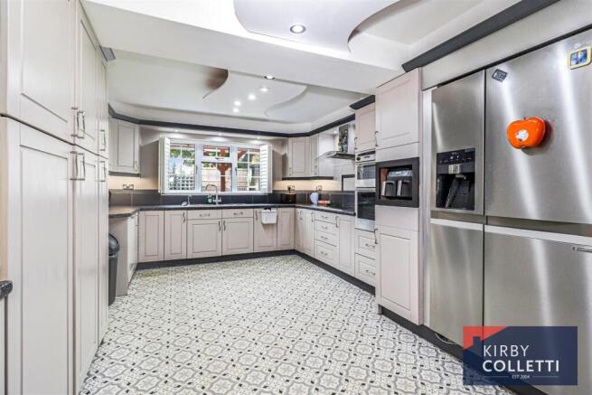 KITCHEN/BREAKFAST ROOM