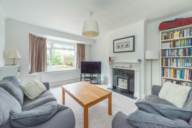 SITTING ROOM DINING ROOM AND FITTED KITCHEN