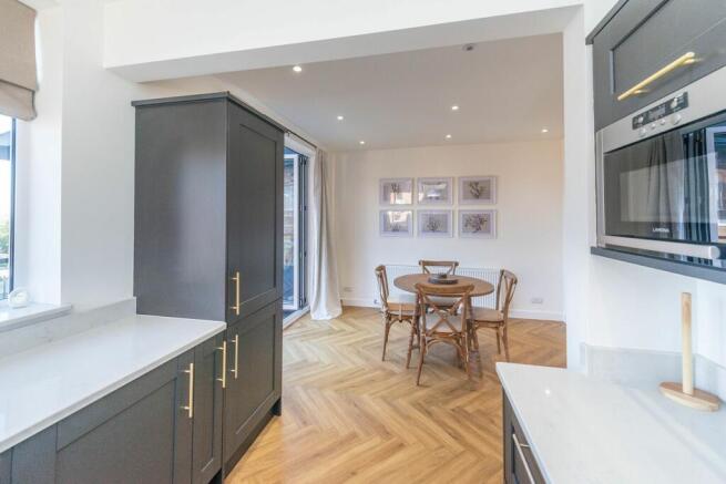 KITCHEN DINER AND LOUNGE