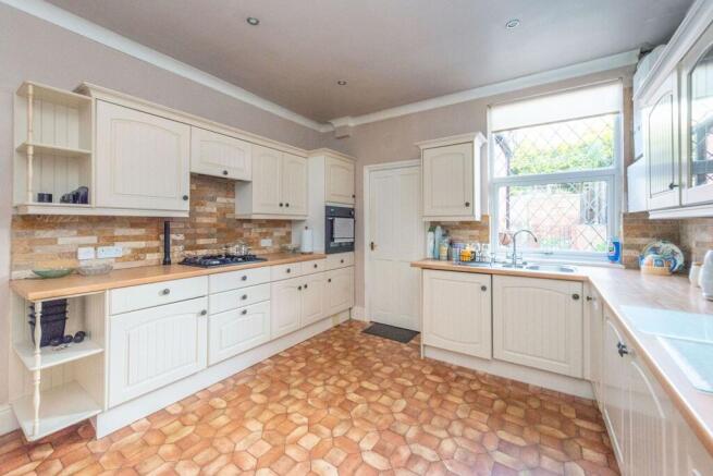 KITCHEN AND LOUNGE