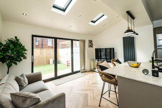 KITCHEN DINER AND LOUNGE