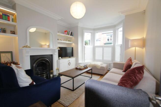 LIVING ROOM DINER AND KITCHEN